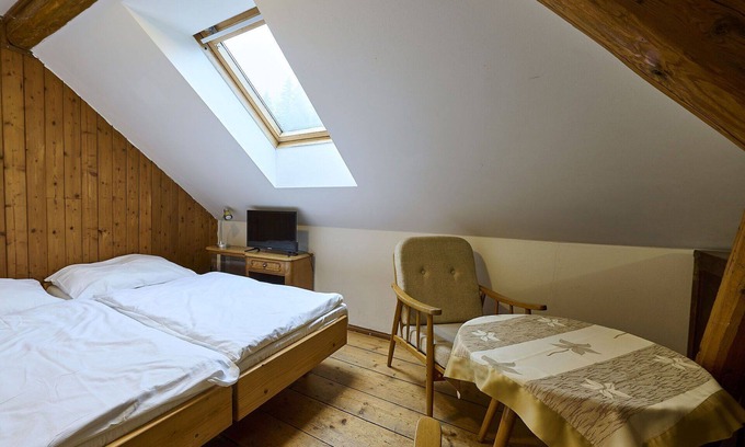 Korenov Casa | Casa de vacaciones privada con WIFI, piscina privada, TV, terraza, mascotas permitida, aparcamiento