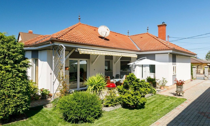 Balatonlelle Casa | Maravillosa casa de vacaciones privada para 5 personas con WIFI, TV, terraza y aparcamiento