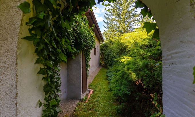 Dobren Casa | Preciosa casa de vacaciones privada para 6 personas con TV, patio, mascotas permitida y aparcamiento
