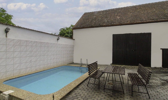 Sedlec Villa | Preciosa casa de vacaciones privada para 8 personas con piscina privada, TV y mascotas permitida
