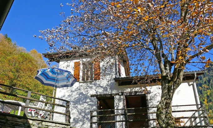 Malvaglia-dagro Casa | Maravillosa casa de vacaciones privada con TV, patio, mascotas permitida y aparcamiento