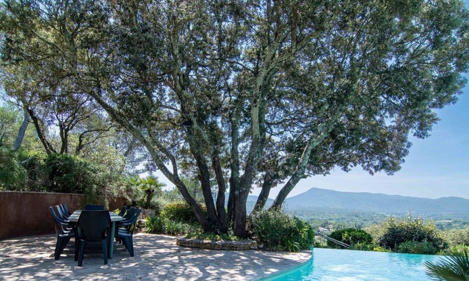 Gareoult Villa | Casa de vacaciones privada con piscina privada, WIFI, TV, patio, vista panorámica, aparcamiento