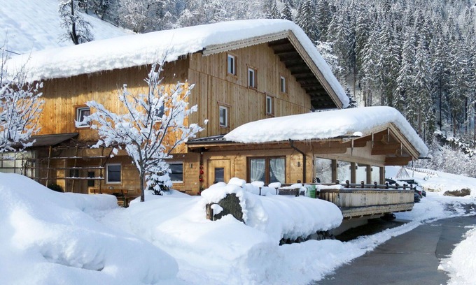 Hippach Casa | Estupenda casa de vacaciones privada para 20 personas con WIFI, TV, terraza y aparcamiento
