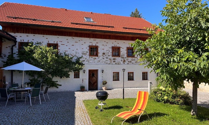 Regau Villa | Maravillosa casa de vacaciones privada para 8 personas con WIFI, TV, terraza y mascotas permitida