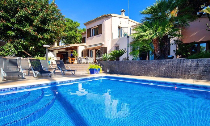 Urbanitzacio la Fustera Villa | Casa de vacaciones privada con piscina privada, jacuzzi, A/C, WIFI, TV, patio, mascotas permitida