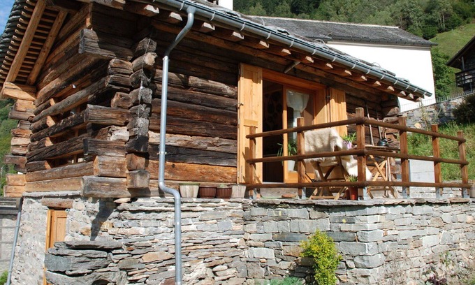 Calanca Casa | Estupenda casa de vacaciones privada para 4 personas con WIFI, TV, patio y vista panorámica