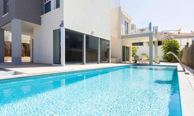 Playa Paraiso Villa | Estupenda casa de vacaciones privada con piscina privada, terraza, vista panorámica y aparcamiento