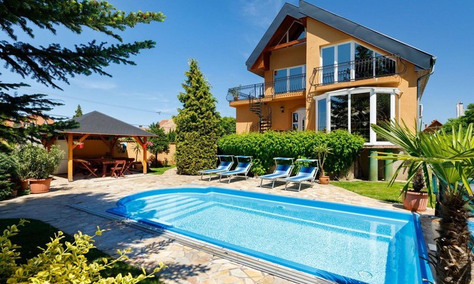 Balatonlelle Casa | Estupenda casa de vacaciones privada con A/C, piscina privada, WIFI, TV, terraza, aparcamiento