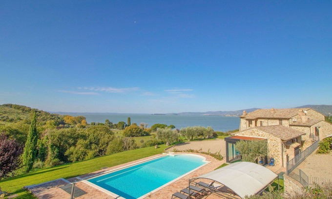 Torricella Villa | Casa de vacaciones privada con piscina privada, jacuzzi, A/C, WIFI, TV, patio, aparcamiento
