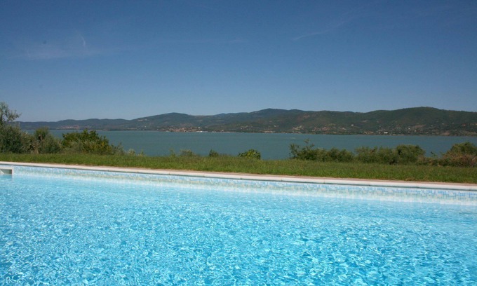 Monte del Lago Villa | Casa de vacaciones privada con WIFI, piscina privada, TV, terraza, mascotas permitida, aparcamiento