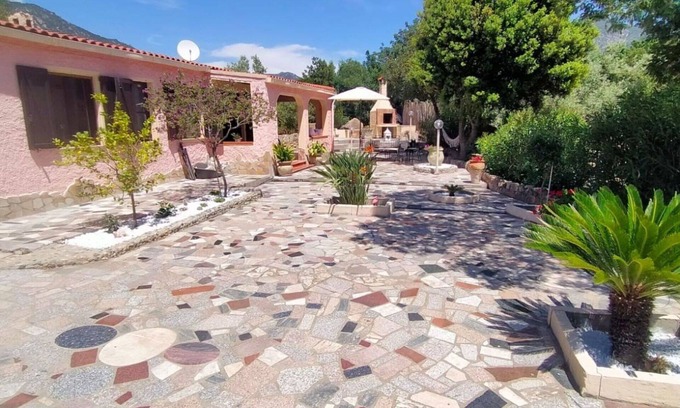 Villaggio delle Mimose Villa | Estupenda casa de vacaciones privada con WIFI, A/C, TV, mascotas permitida y aparcamiento