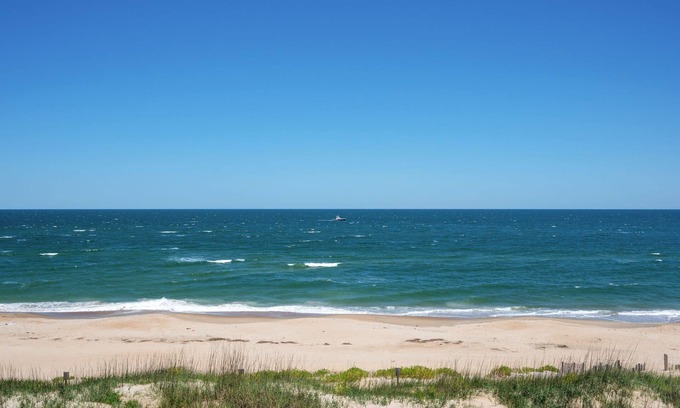 Nags Head Condominio | Stunning PUP - Friendly Beachfront - Top Floor End Unit with Spectacular Views!