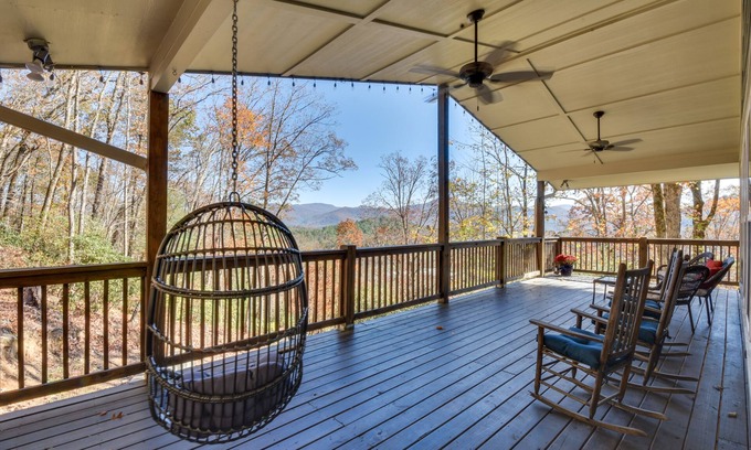Rabun Gap Casa | Stunning Rabun Gap Home w/ Deck & Mountain Views!