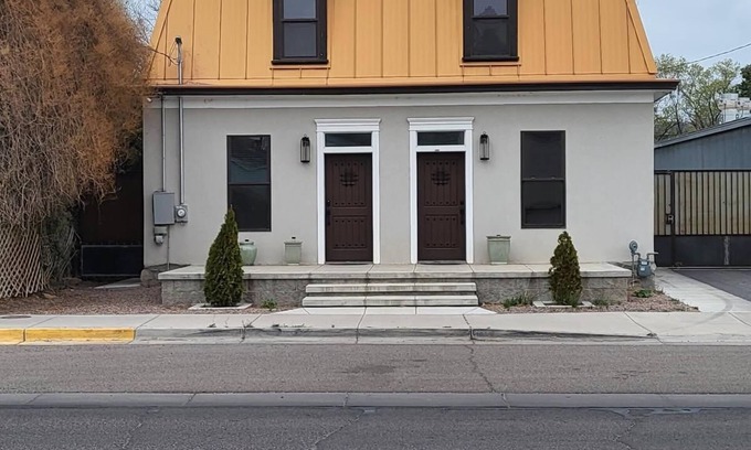 Tyrone Casa | Stunning remodeled 1900's adobe home in the center of the historic district