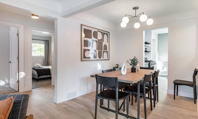 Oak Park Casa | Stunning, Renovated 4BR/3.5BA with Backyard!