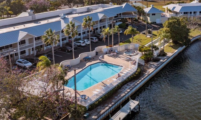 Ruskin Casa | Stunning Resort Like Townhome w/ Pool, Beach, Bar!