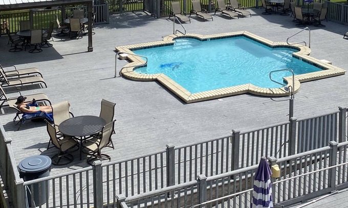Orange Beach East Condominio | Stunning river views + beach access! Quiet owners unit for longer-term rentals