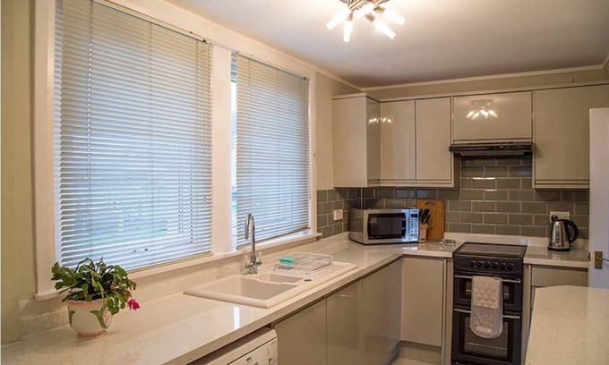 Port Charlotte Casa | Stunning sea view, 1 minute to beach & conservation village Sleeps 6, 3 bedrooms