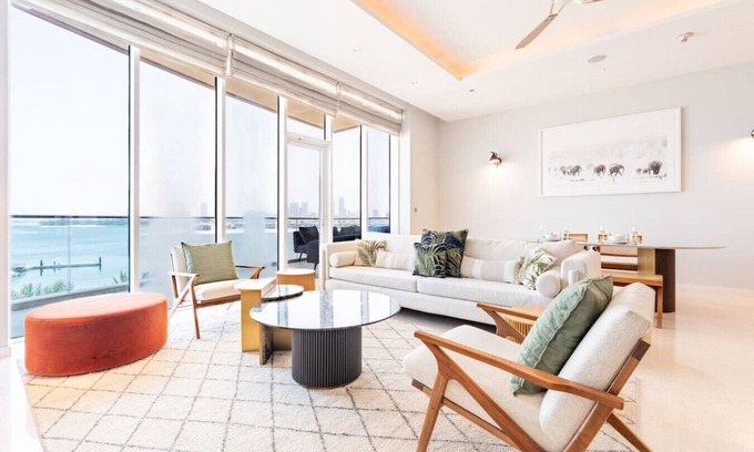 Palm Jumeirah Apartamento | Stunning Sea View 3BR with Private Beach