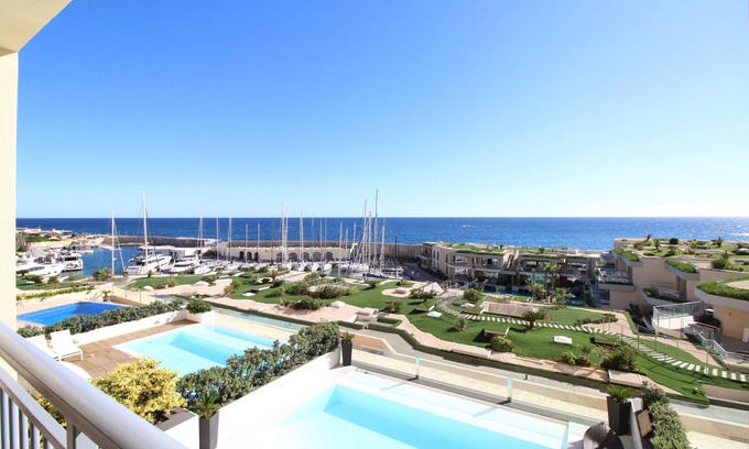 Paceville Apartamento | Stunning Seafront Portomaso Apartment w/terraces