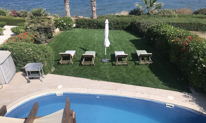 Kissonerga Villa | Impresionante villa frente al mar de 2 dormitorios con piscina privada