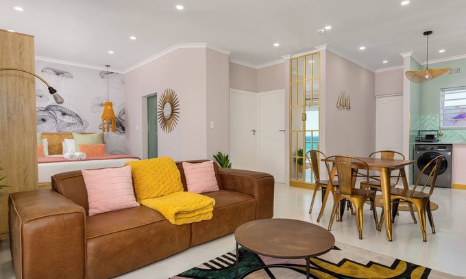 Lagoon Beach Apartamento | Stunning Seaside Retreat | Mountain + Ocean Views