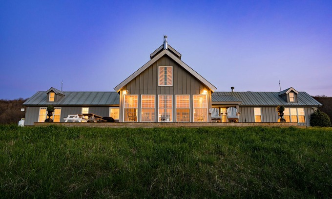 Clearview Casa | Stunning Secluded Family Cottage With Hiking Trail Access on Property