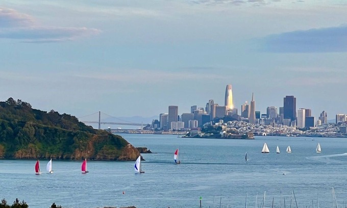Belvedere Tiburon Condominio | Impresionantes vistas desde SF acogedor 1 dormitorio Pied-A-Terre