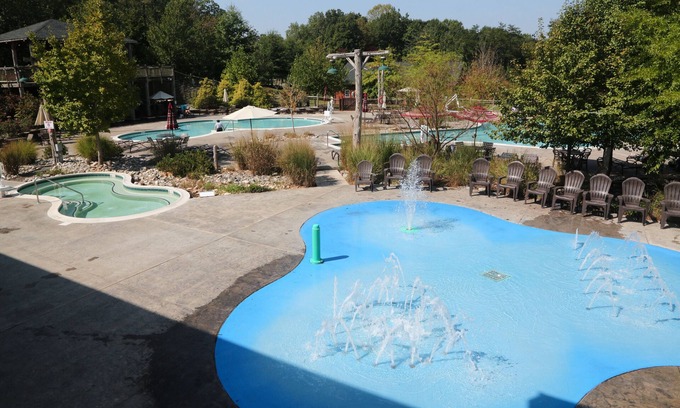 Gordonsville Cabina | Stunning Shenandoah Crossing, 2 Bedroom Resort Cabin, Just A Mile To Your Favorite Destinations