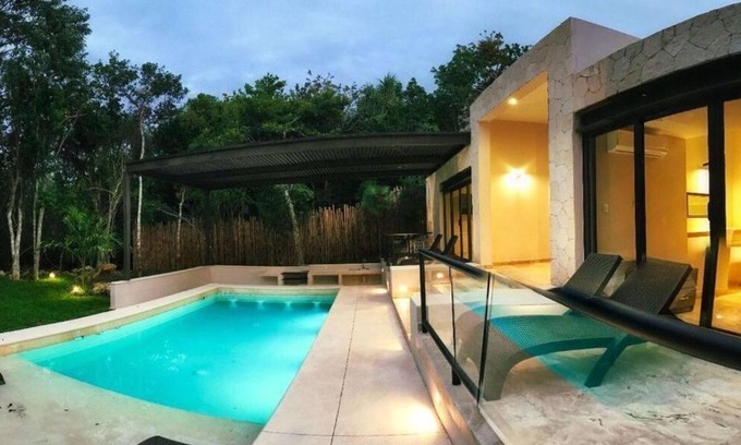 Akumal Villa | Stunning Six Bedroom Villa with Pool near Tulum
