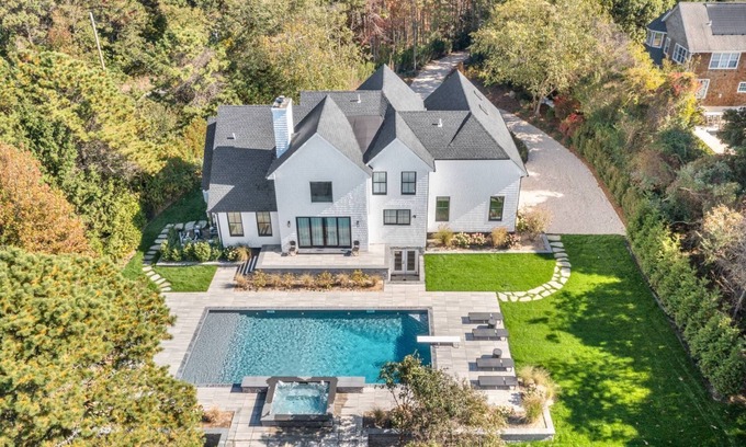 Shinnecock Hills Casa | Stunning Southampton Getaway - Sleeps 13