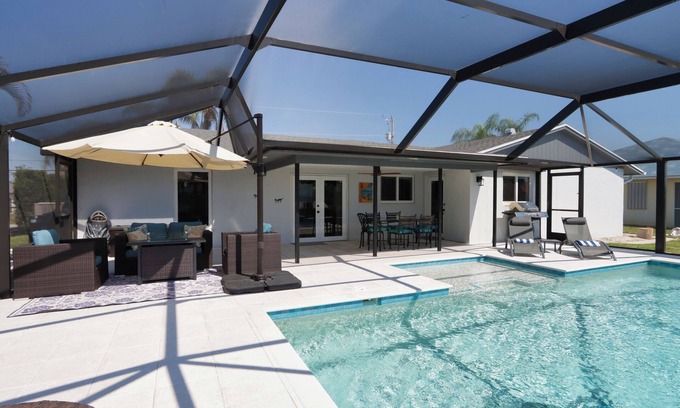 Caloosahatchee Casa | Stunning southern exposure Gulf-access canal home with a bright, airy feel - Shore Beats Work