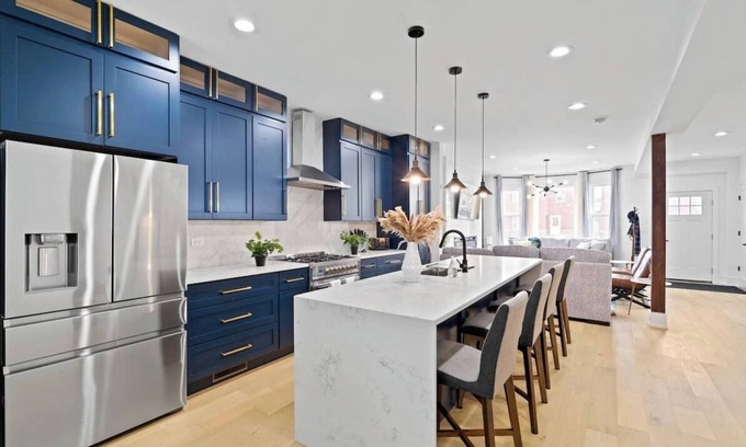 Bucktown Casa | Stunning / Spacious 6BD Home + garage - Bucktown!