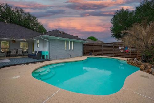 Lake Highlands Casa | Stunning Spacious Home with Pool and BBQ