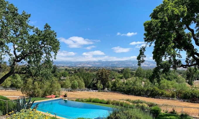 Santa Ynez Casa | Impresionante retiro de oasis español
