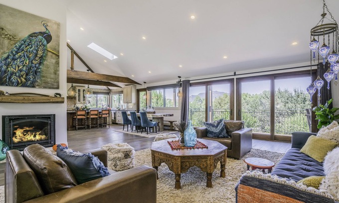 Agoura Hills Villa | Impresionante villa española con viñedo