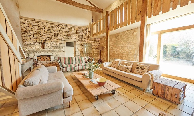 Pouille Otro | Impresionante, 6 Bed House, piscina climatizada, jardín cerrado 1. 5 acres, ideal para familias!