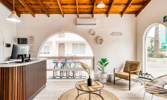 Playa Ensenada Apartamento | Stunning Suite Near the Beach: Daily Hskp+Pool+Gym