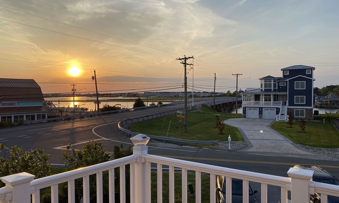 Edgewater Acres Casa | Stunning Sunrise & Water View! 1 Mile to the Beach! Steps to Waterfront Dining!