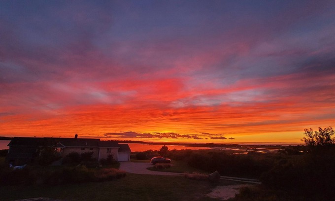 New Shoreham Casa | Stunning Sunsets with beach access!
