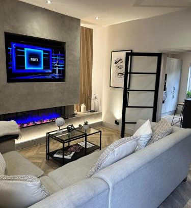 Morpeth Casa | Stunning Town Center Cottage with hot tub