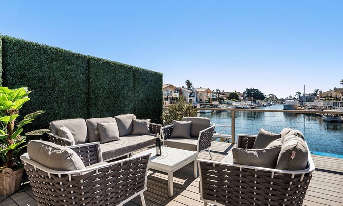 Channel Islands Casa | Stunning, upscale waterfront house in Oxnard, CA