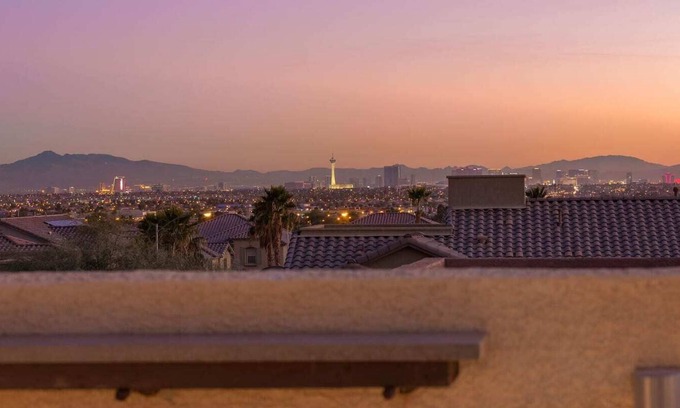 North Las Vegas Casa | Stunning Vegas Skyline View, Rooftop Deck - 4B/3B