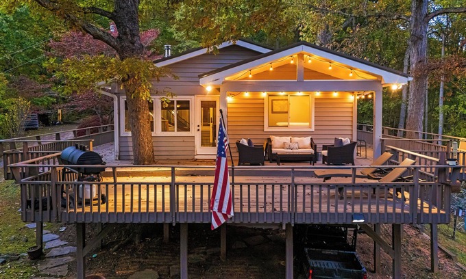 Leicester Casa | Stunning Views + Arcade Games | Serene Retreat | Cabin in the Sky by AvantStay