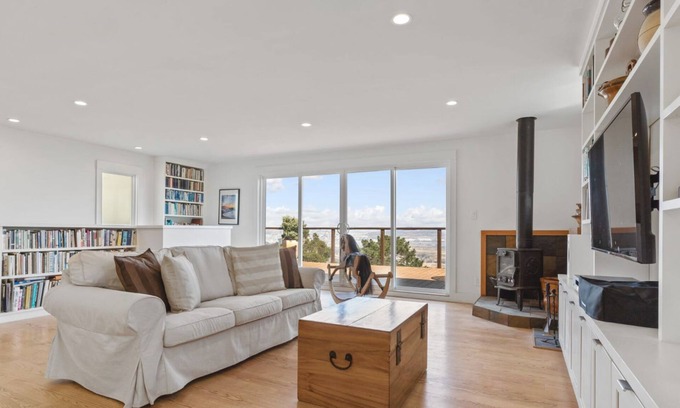 Brisbane Casa | Stunning Views by the Bay 2BR
