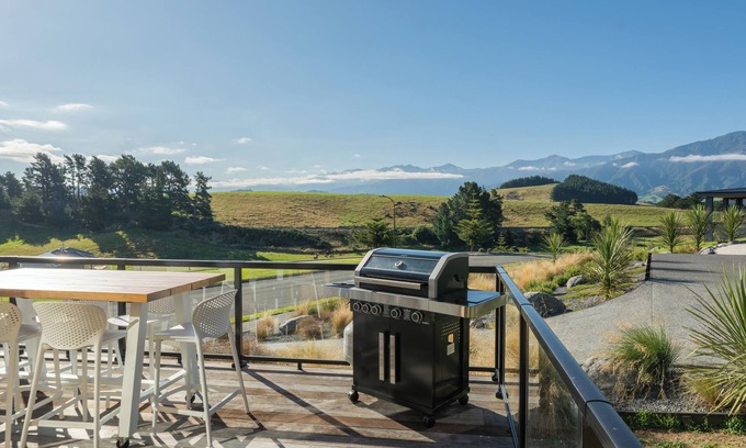 Kaikoura Casa | Stunning Views | Contemporary | Escape, Stunning Views | Contemporary | Ocean and Mountain Views