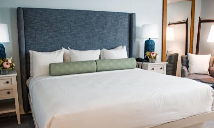 Silver Beach Casa | Stunning Views from Nobska Lighthouse! 2 Modern Units, FREE Parking, Pool!