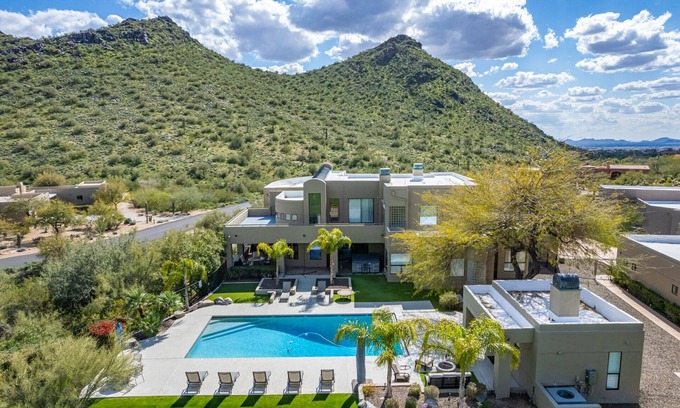 Pinnacle Peak Heights Casa | Stunning Views, Large Pool & Indoor Basketball