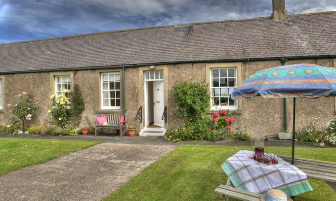 Belford Cabaña | Stunning views over open farmland with sheep outside your window