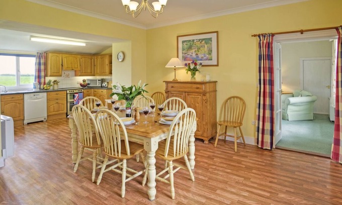 Belford Cabaña | Stunning views over open farmland with sheep outside your windows